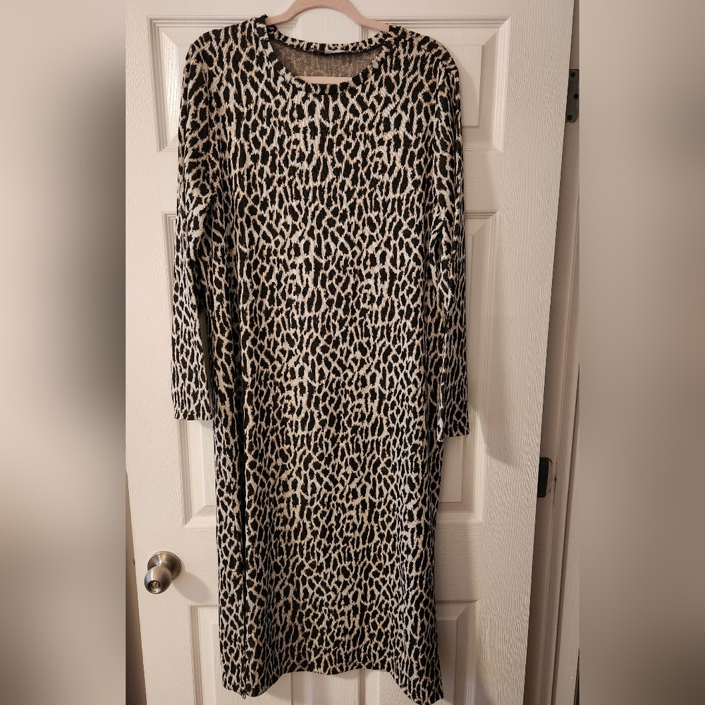 NEW, never worn! Ann Taylor Loft knit cheetah sheath long sleeve midi dress. 🐆